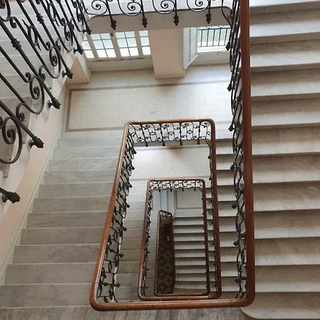Astoria מנטון